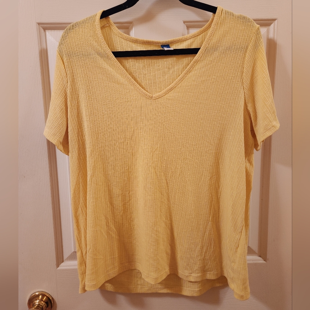 Old Navy women's yellow short sleeve t size large